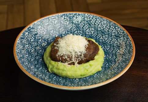Braised beef cheeks on green pea purée