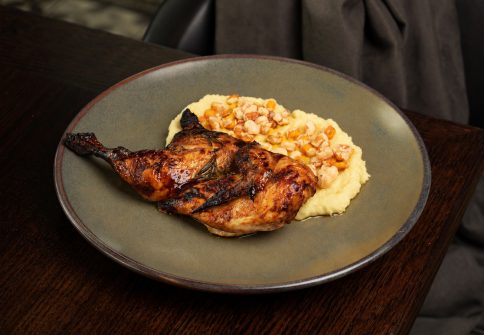 Half a chicken with purée
