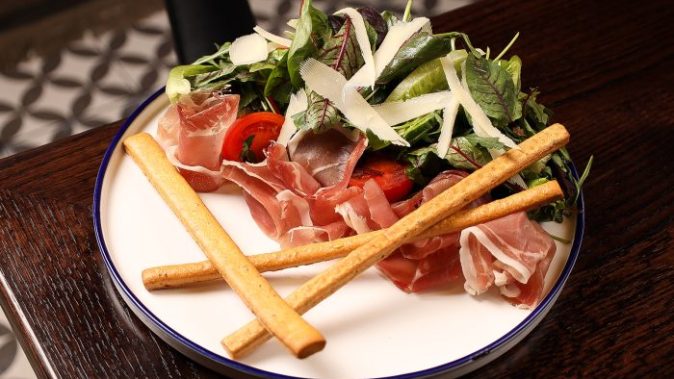 Farmer’s salad with prosciutto and potatoes