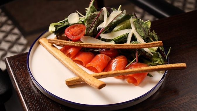 Farmer’s salad with salmon and potatoes